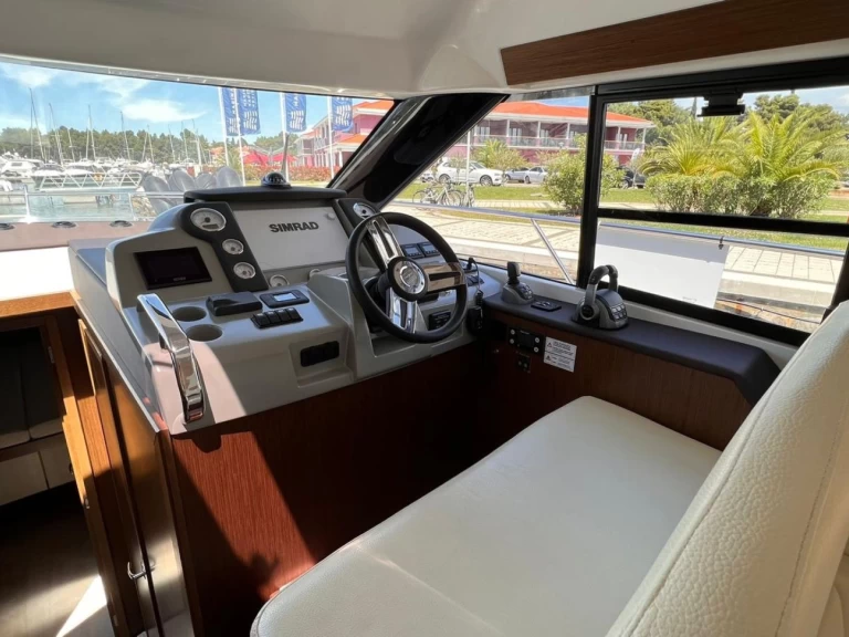 Pronájem jachty v Šibenik  -Bavaria Virtess 420 Fly na Samboatu