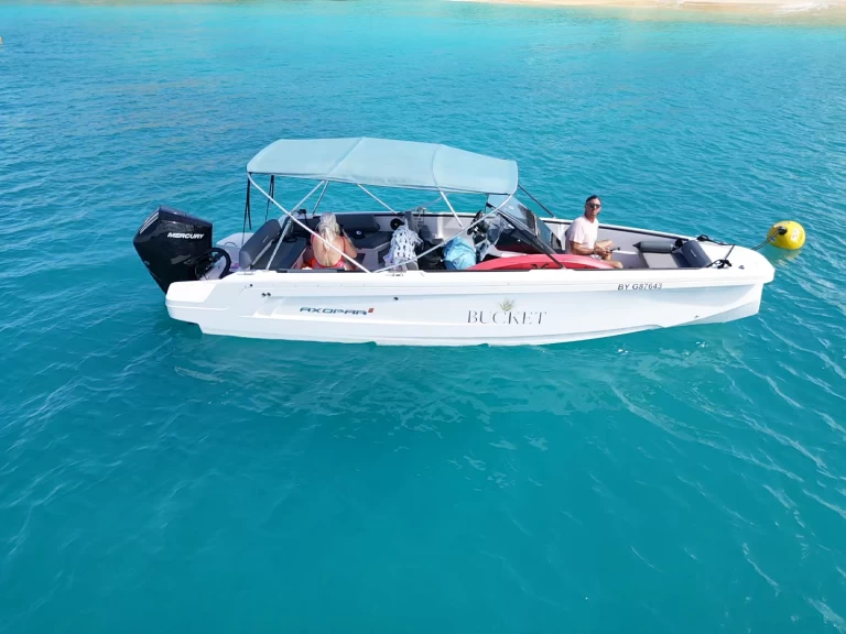 Pronajmout Motorová loď se skipperem či ne Axopar v Gustavia