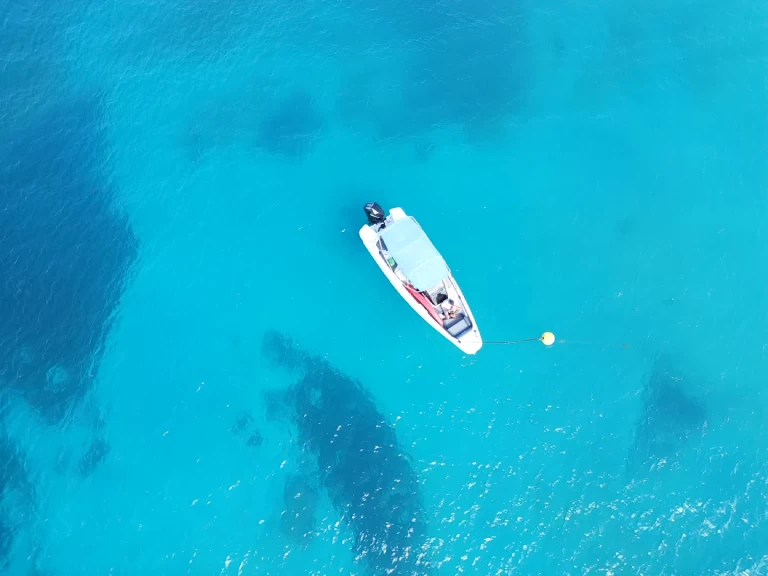 Pronájem lodi Axopar 22 v Gustavia na Samboatu