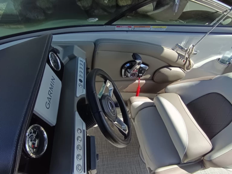 Pronajmout si Crownline E255 v Denia