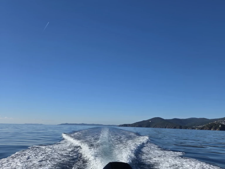 Pronajmout si Sea Water Sea Water Phantom 280 v Port de Cavalaire-sur-Mer