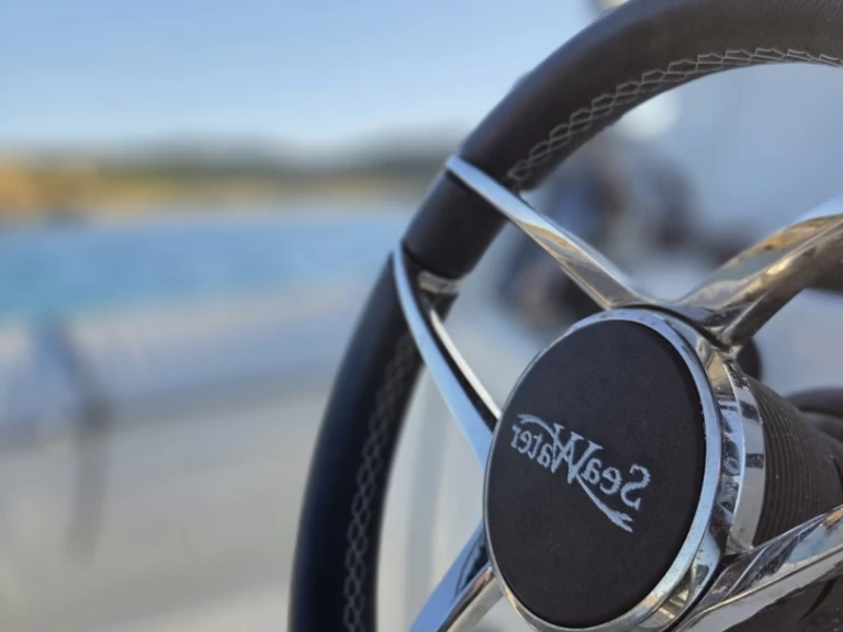 Pronajmout Polotuhá loď se skipperem či ne Sea Water v Port de Cavalaire-sur-Mer