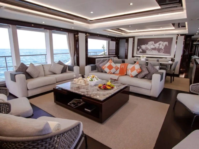 Pronájem jachty v Dubai Marina -Sunseeker 116 na Samboatu