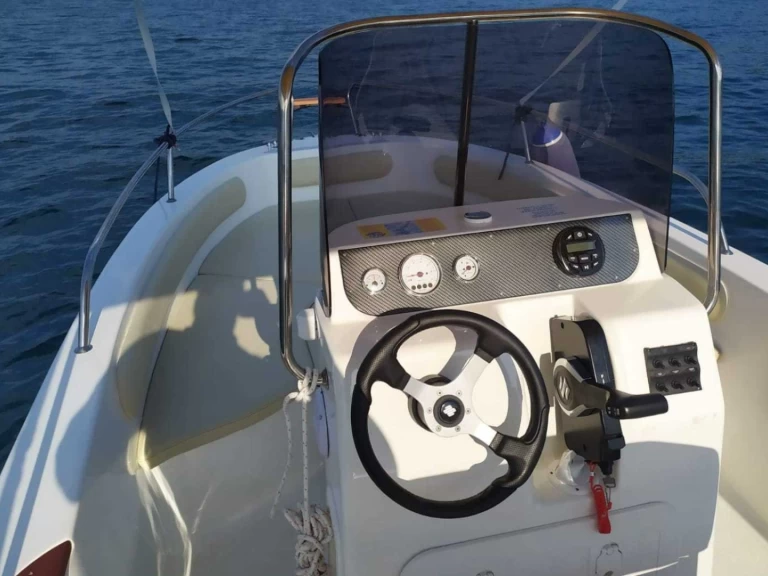 Pronájem Motorová loď v Sirmione -Mingolla Brava 18