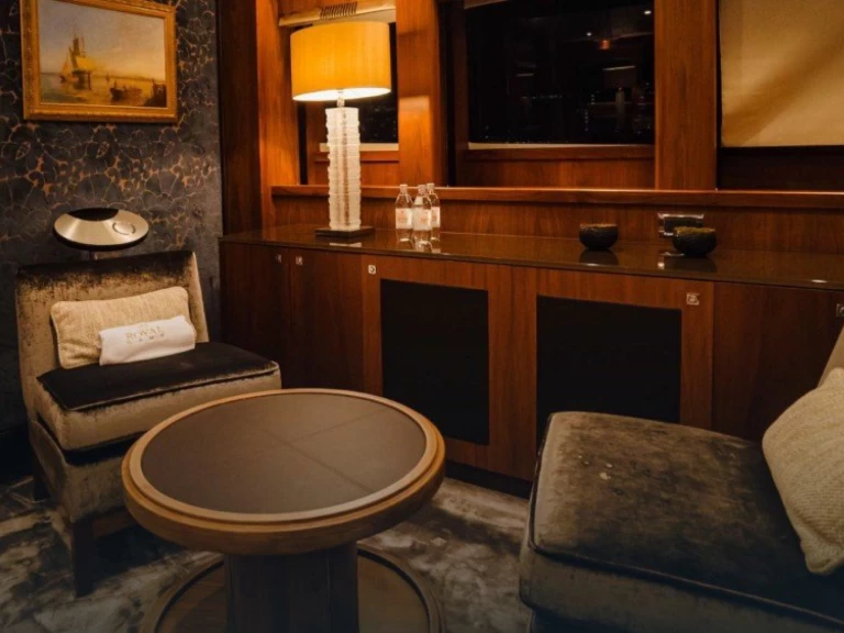 Sunseeker 131 jednotlivci a charterové společnosti v Dubai Marina