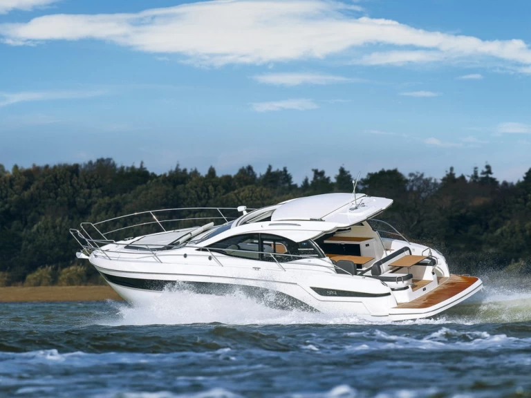 Pronajmout Jachta se skipperem či ne Bavaria v Trogir