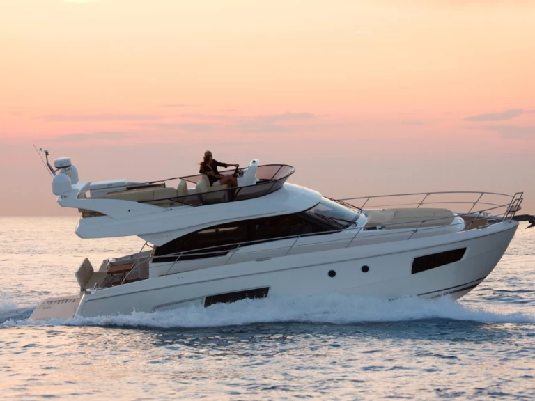 Bavaria Virtess 420 Fly jednotlivci a charterové společnosti v Trogir