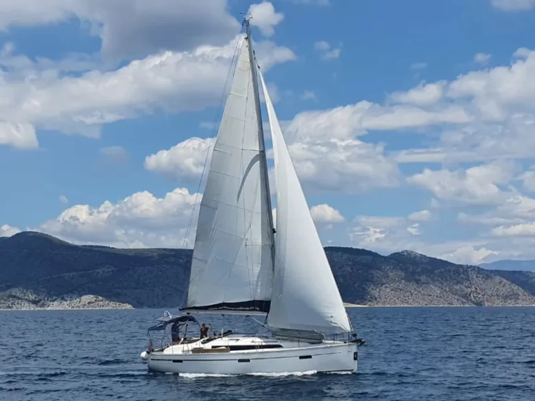 Pronájem lodi Bavaria Bavaria 37 v Agía Effimía na Samboatu