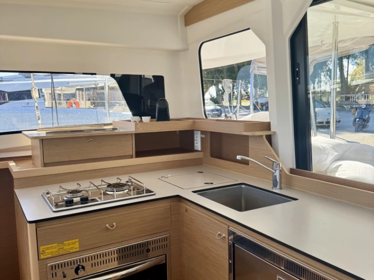 Pronájem Katamarán Excess s licencí