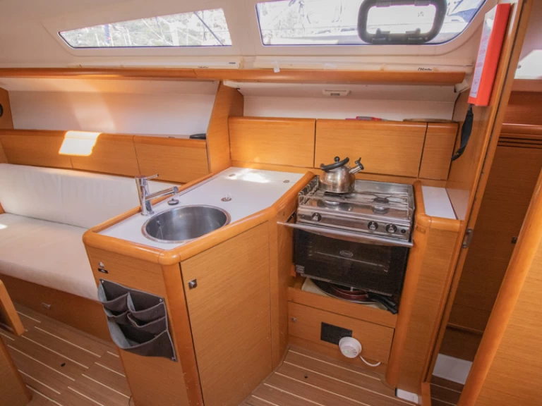 Pronájem lodi Jeanneau Sun Odyssey 33i v Agía Effimía na Samboatu