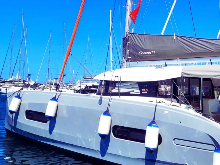 Pronajmout si Excess Excess 11 v Alimos