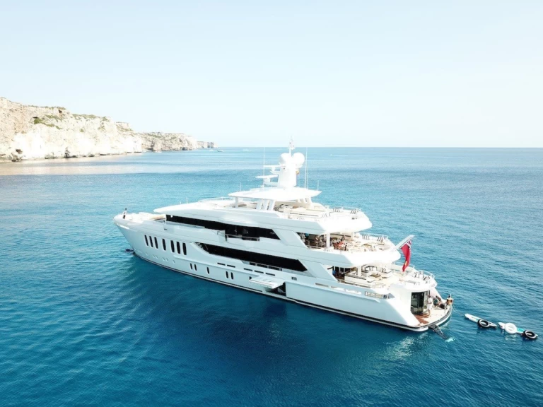 CMB YACHTS 154 jednotlivci a charterové společnosti v Dubai Marina