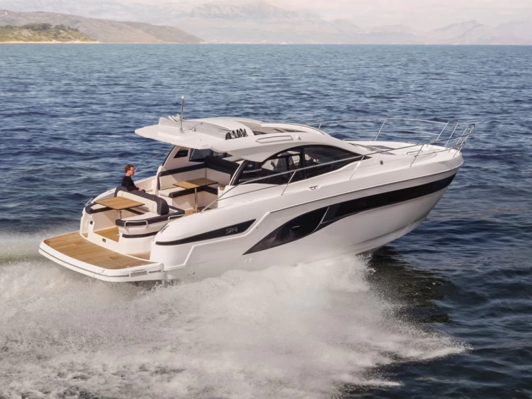 Pronajmout si Bavaria Bavaria SR41 v Trogir