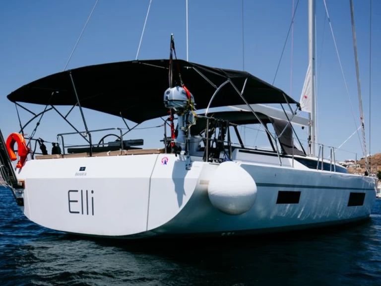 Pronajmout Plachetnice se skipperem či ne Bavaria v Alimos