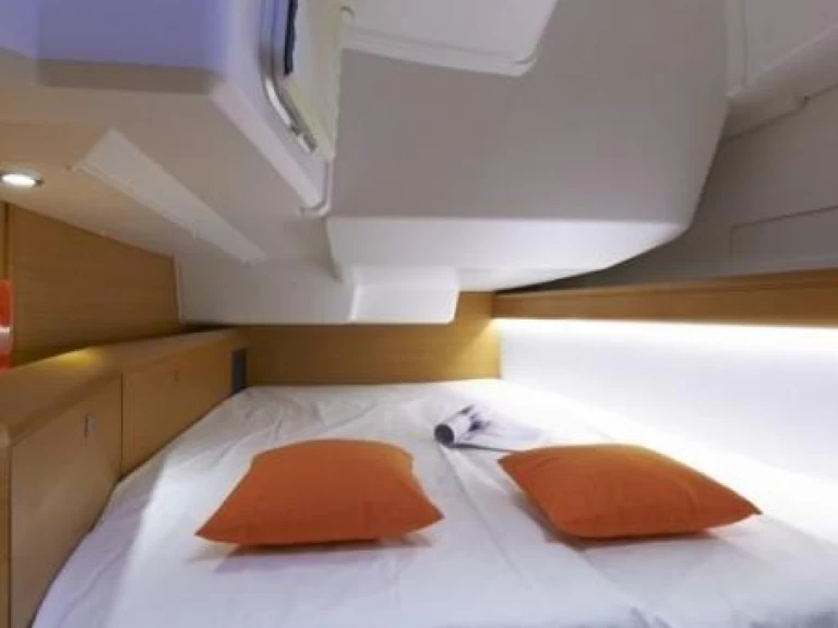 Pronajmout Plachetnice se skipperem či ne Jeanneau v Donji Seget