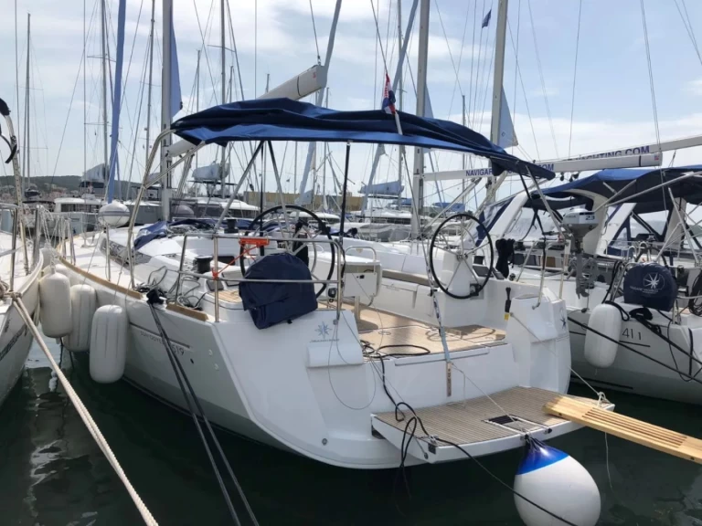 Jeanneau Sun Odyssey 519 jednotlivci a charterové společnosti v Donji Seget