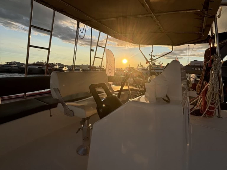 Pronajmout Katamarán se skipperem či ne Dufour v Ibiza