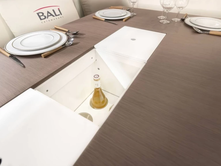 Pronájem Katamarán Bali s licencí