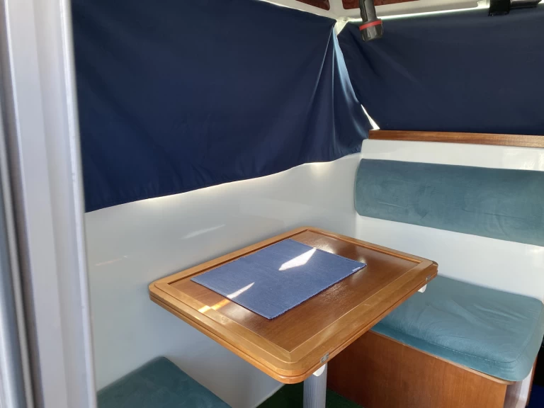 Pronajmout Motorová loď se skipperem či ne Jeanneau v La Rochelle