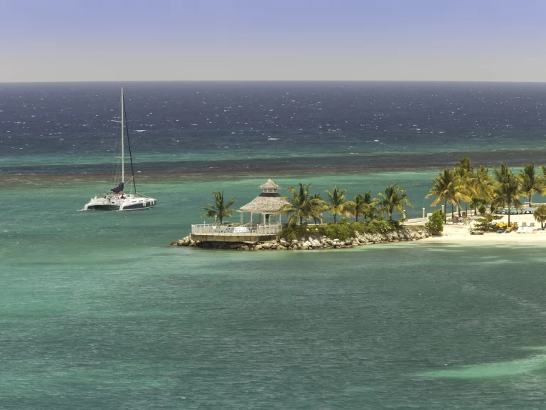 Pronajmout si Custom Custom v Ocho Rios