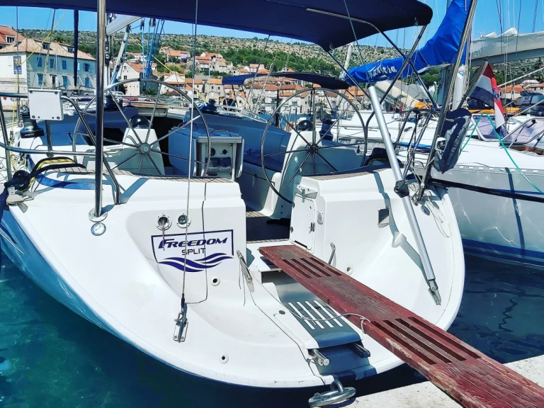 Pronajmout si Bavaria Bavaria 44 v Split