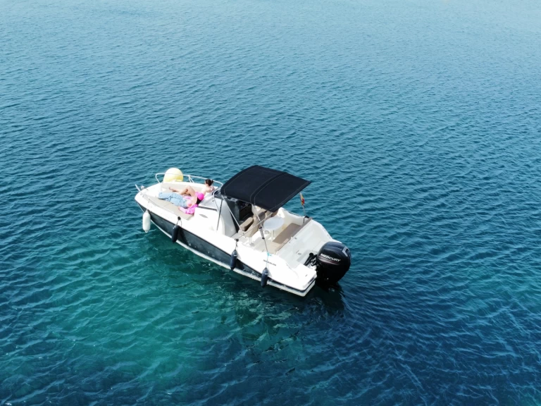 Quicksilver Activ 605 Sundeck jednotlivci a charterové společnosti v Calp / Calpe