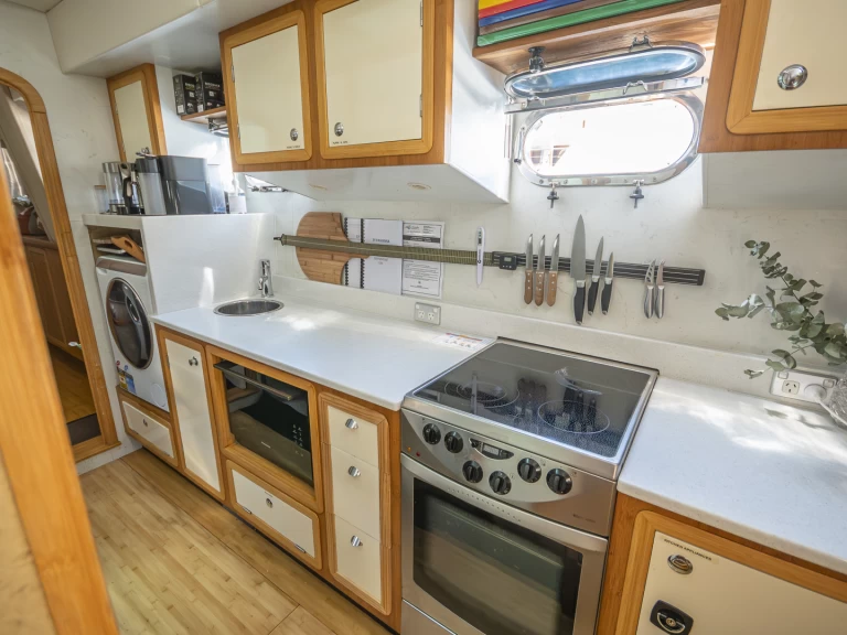 Pronájem lodi Airlie Beach lákavé ceny Custom Expedition Yacht