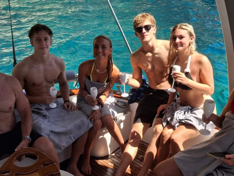 Pronájem lodi Tirrenia Viveur 28 v Sorrento na Samboatu