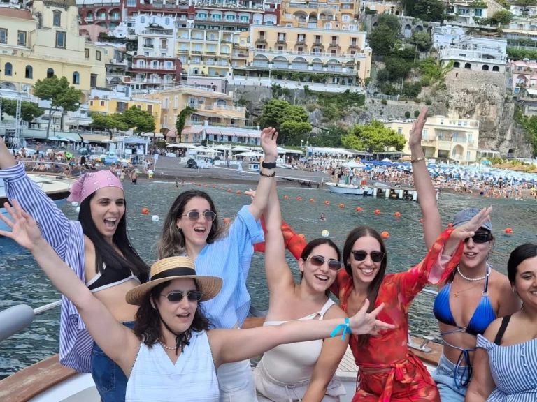 Pronájem Motorová loď Tirrenia s licencí