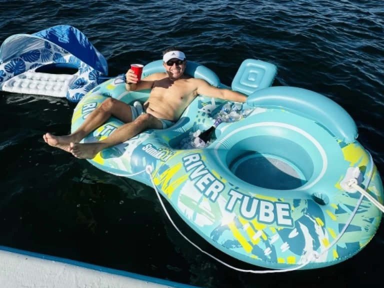 Pronajmout si Sea Ray 450 express bridge v West Palm Beach