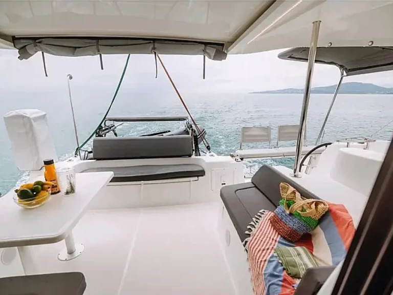 Pronájem lodi Nikiána lákavé ceny Excess 11