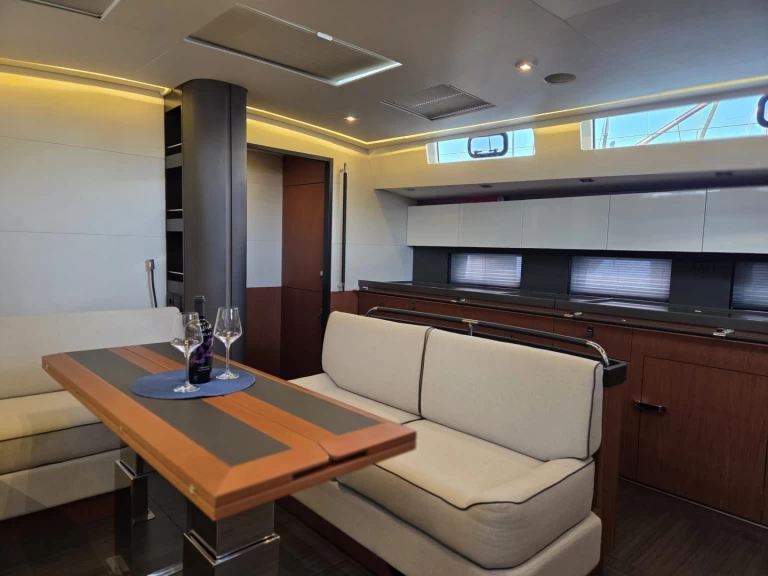 Pronájem Plachetnice v Kaštela -Bénéteau Oceanis Yacht 62