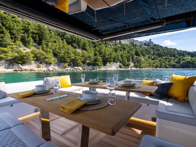 Pronajmout Motorová loď se skipperem či ne Solaris Power v Francie