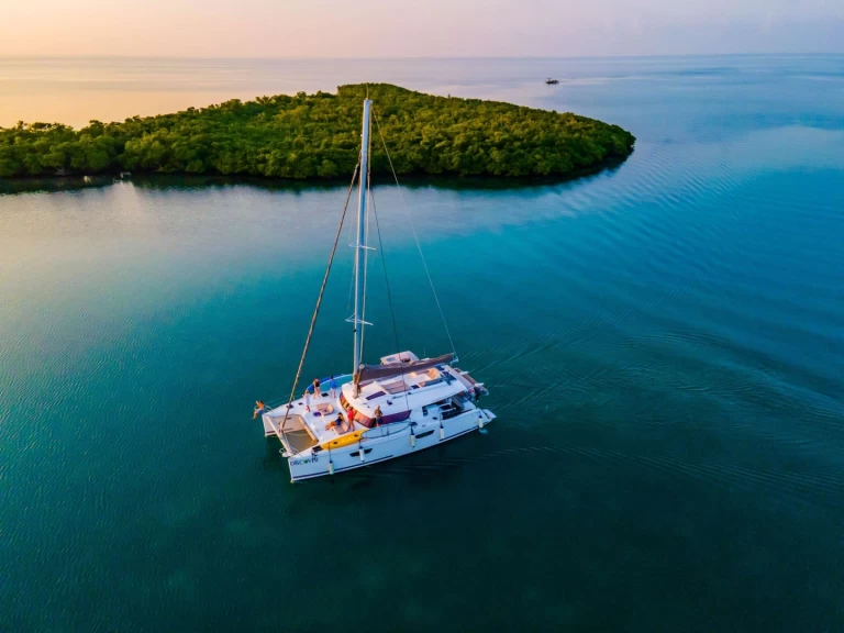 Pronájem Katamarán Fountaine Pajot s licencí