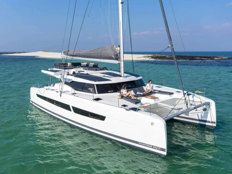 Pronajmout si Fountaine Pajot Second Wind v Belize City