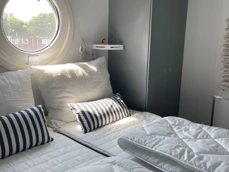 Pronajmout Říční loď se skipperem či ne D13 v Waren (Müritz)