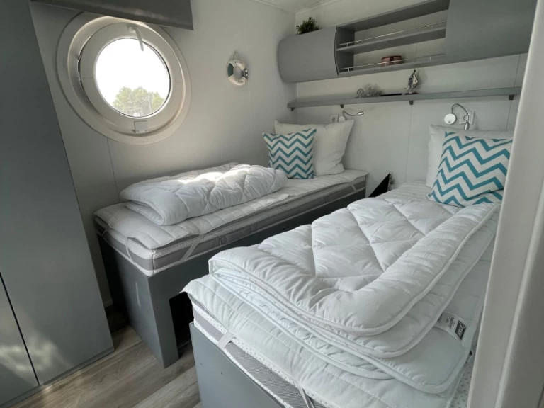 Pronájem Říční loď D13 s licencí