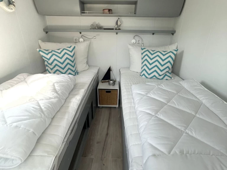 Říční loď k pronájmu v Waren (Müritz) za nejlepší cenu