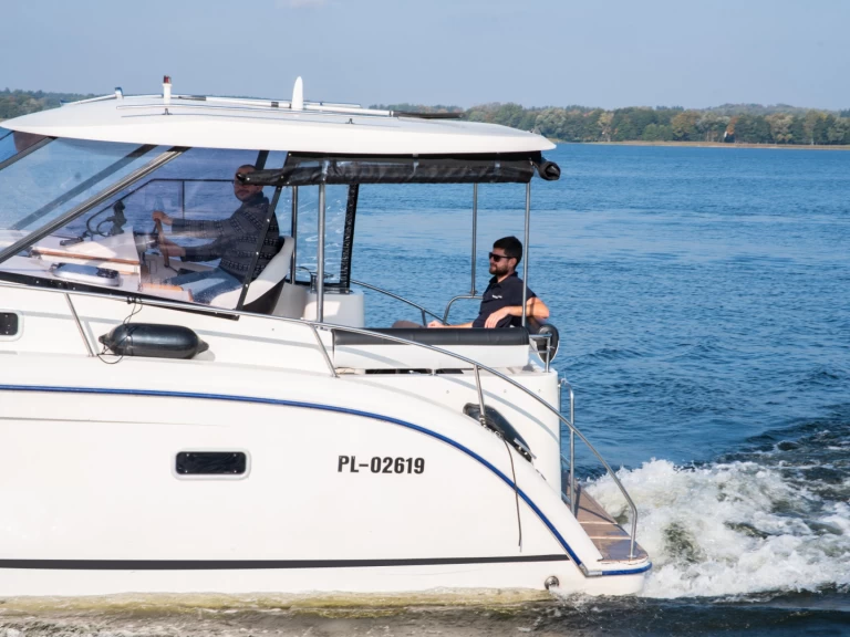 Pronajmout Říční loď se skipperem či ne Futura v Ogonki