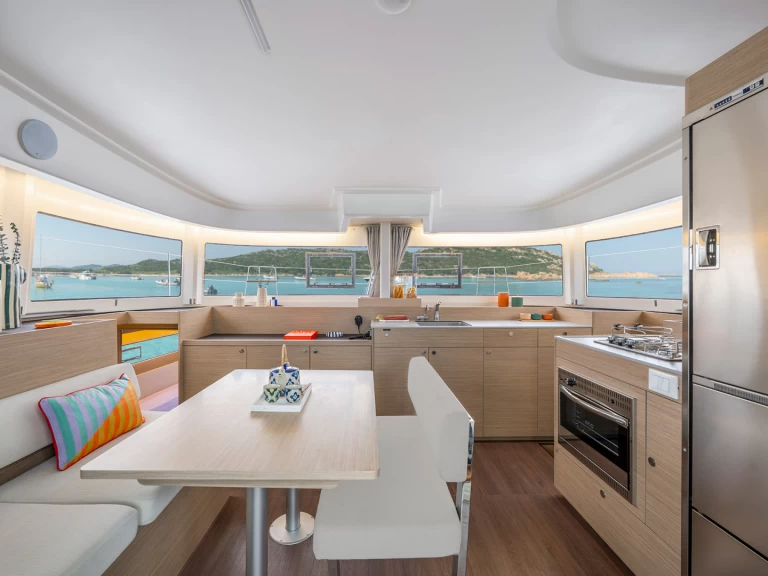 Pronájem Katamarán Lagoon s licencí