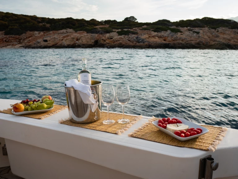 Pronájem Jachta Luhrs s licencí