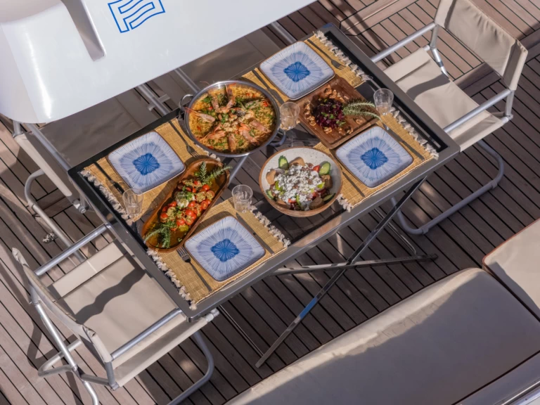 Pronájem Motorová loď Ferretti s licencí