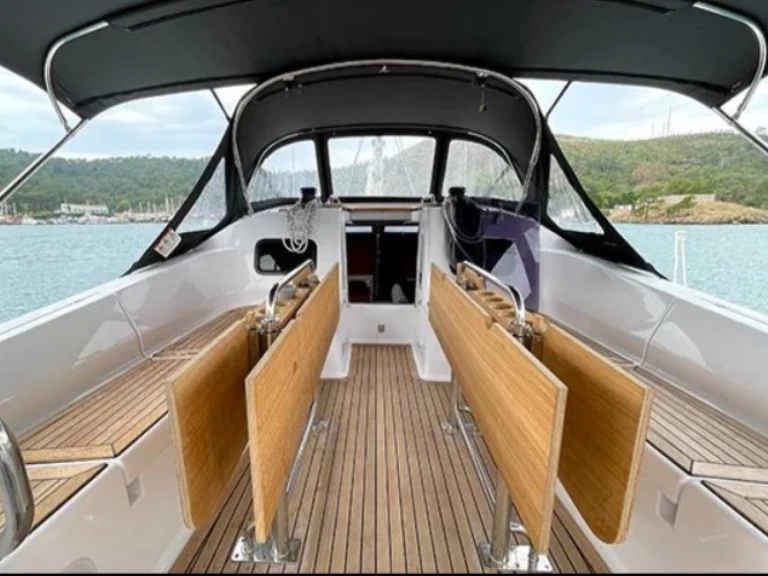 Plachetnice k pronájmu v Alimos za nejlepší cenu