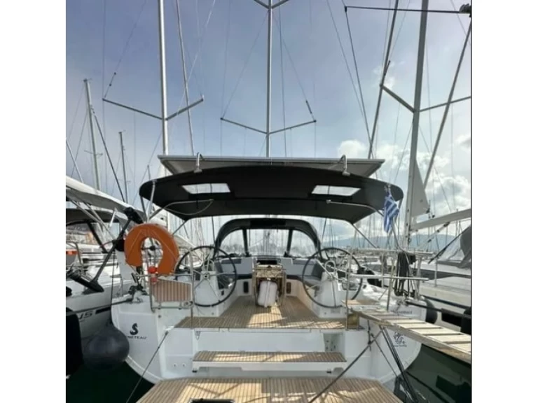 Pronajmout si Bénéteau Oceanis 40.1 v Alimos