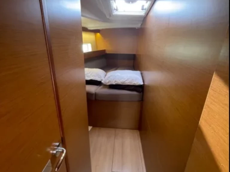 Plachetnice k pronájmu v Alimos za nejlepší cenu