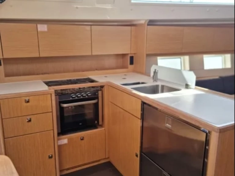 Pronajmout Plachetnice se skipperem či ne Bavaria v Volos