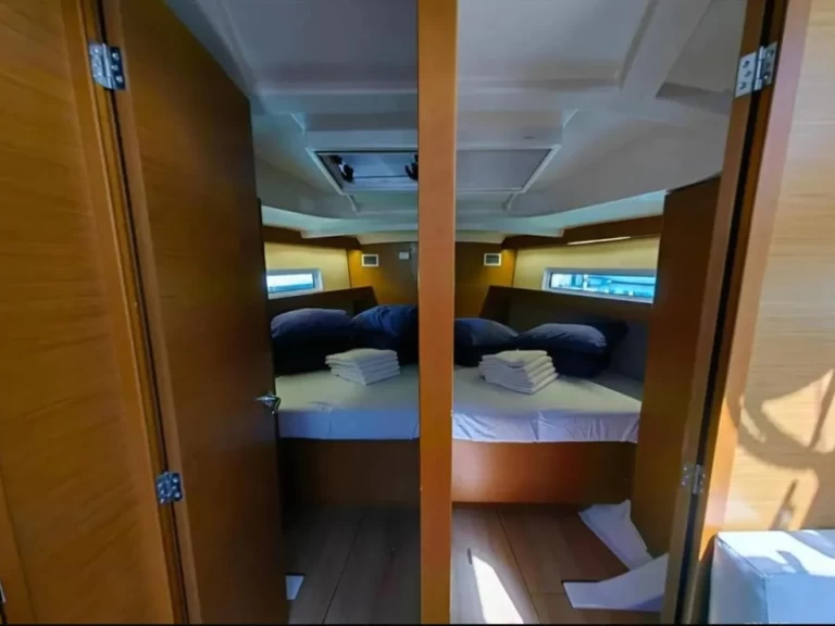 Plachetnice k pronájmu v Alimos za nejlepší cenu