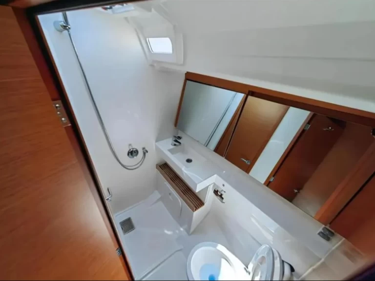 Jeanneau Sun Odyssey 440[G] jednotlivci a charterové společnosti v Alimos