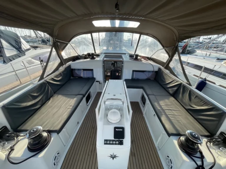 Jeanneau Sun Odyssey 490 jednotlivci a charterové společnosti v Alimos