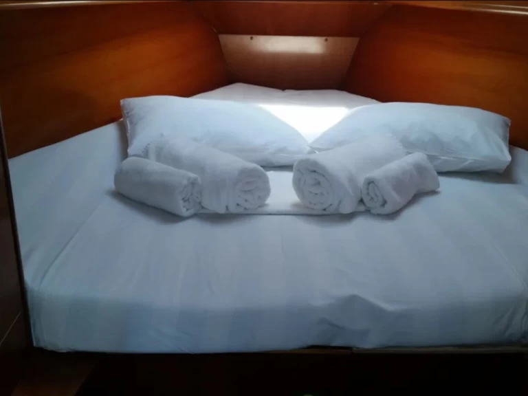 Plachetnice k pronájmu v Alimos za nejlepší cenu